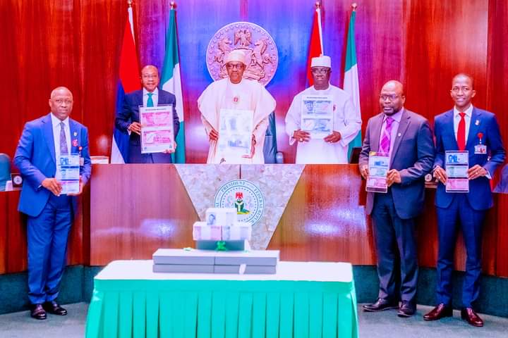 BREAKING: FG Unveils Redesigned Naira Notes (PHOTOS) | Daily Report Nigeria