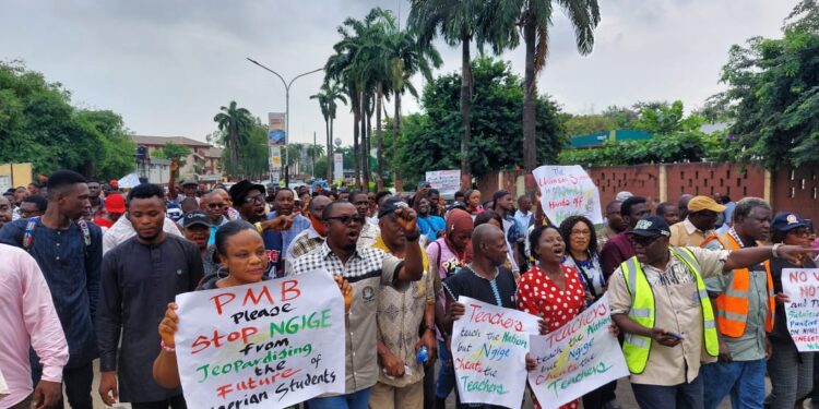 ASUU: Students, Lecturers Protest “No-Work, No-Pay” Policy | Daily Report Nigeria