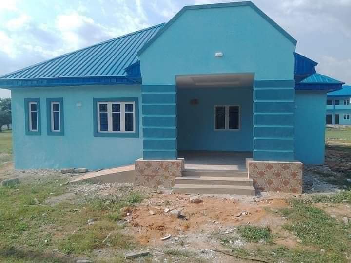 DELTA: Buhari Commissions 5 Schools as Omo-Agege Dishes Out Student Grants img 20221206 wa00316910212396687333301