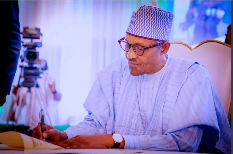 BREAKING: Buhari Signs 2023 Budget | Daily Report Nigeria