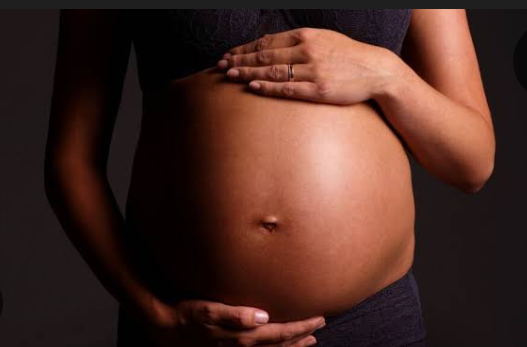 Pregnant Lady Catches Husband with Sidechic | Daily Report Nigeria