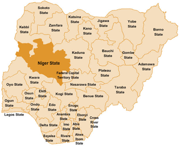 Residents Burn Niger Police Divisional Office, Ask Force to Exit Premises | Daily Report Nigeria
