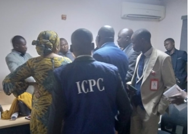 ICPC Arrests Bank Managers For Hoarding N258m New Notes | Daily Report Nigeria