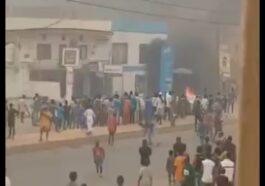 Two Banks Set Ablaze as Protest Rocks Ogun Over Naira Scarcity | Daily Report Nigeria