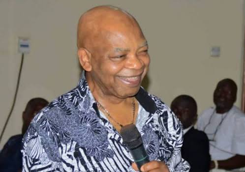 Billionaire Arthur Eze Shares $100 in Anambra as Naira Scarcity Bites | Daily Report Nigeria