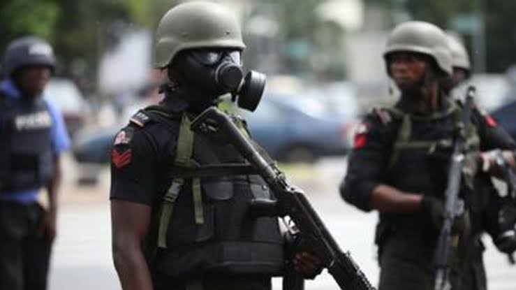 Soldiers Kill 2 Police Officers at INEC Collation Centre | Daily Report Nigeria