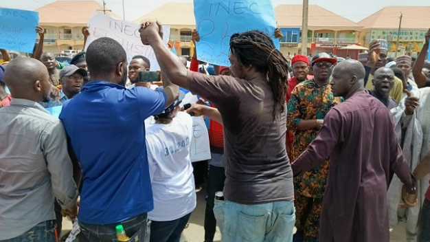 BREAKING: Adamawa PDP Supporters Protest over Delayed Result | Daily Report Nigeria