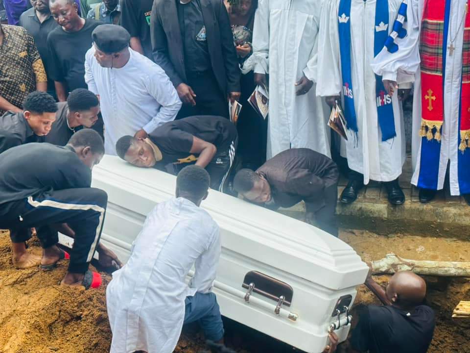 Highlife Queen, Ikesima Brown Buried Amidst Tears (PHOTOS) | Daily Report Nigeria