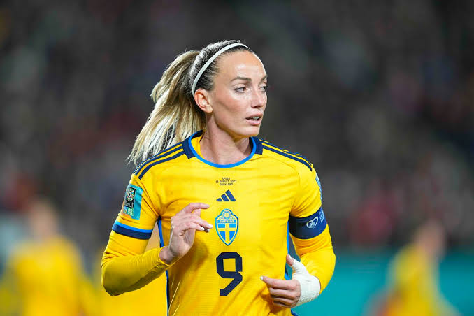 Sweden secured a comfortable victory with goals from Fridolina Rolfo and Kosovare Asllani.