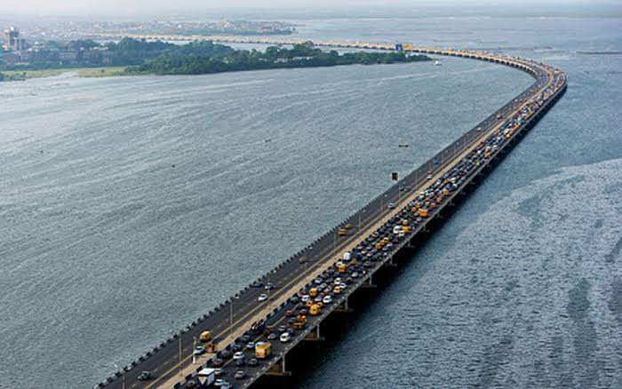 Woman Rescued Attempting Suicide At Third Mainland Bridge | Daily Report Nigeria