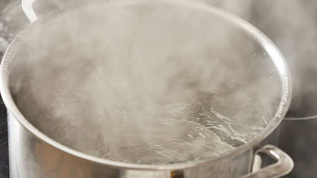 7 Uncommon Uses of Boiling Water At Home