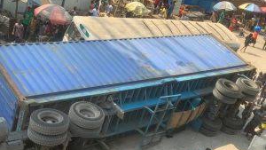 5 Dead, 4 Injured as Truck Container Falls on Bus in Anambra | Daily Report Nigeria