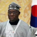 Obasanjo Commands Oyo Monarchs to Stand Up and Greet Him (VIDEO)