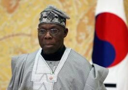 Obasanjo Commands Oyo Monarchs to Stand Up and Greet Him (VIDEO)