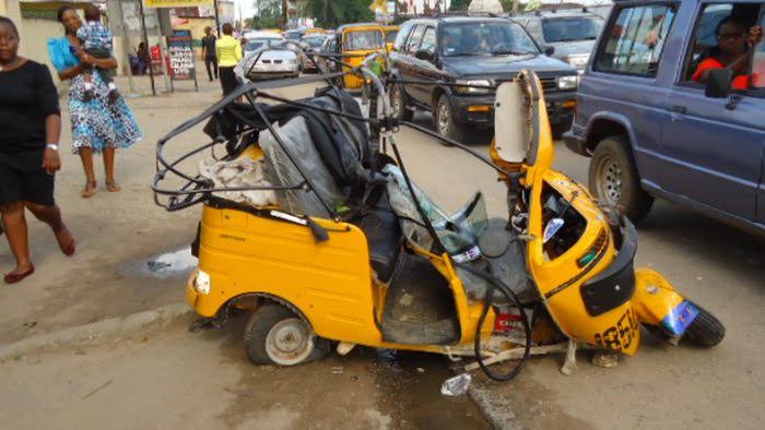 Woman, 2 Kids Die in Auto Crash as Policeman, Driver Fight Over Steering Wheel in Lagos