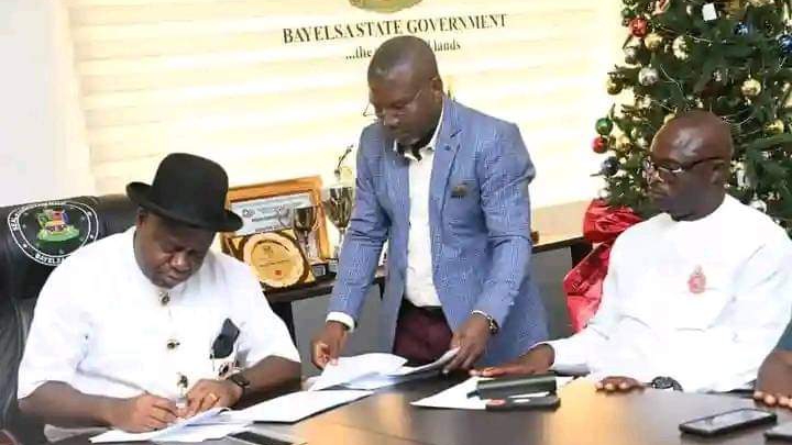 Gov Diri Signs 2024 Budget Into Law | Daily Report Nigeria