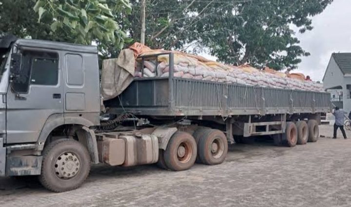 Army Intercepts Dangote Trucks Transporting 'Banned' Goods to Cameroon | Daily Report Nigeria