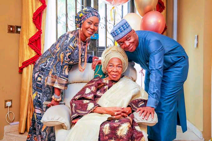 Ex-senate president, Bukola Saraki, loses mother | Daily Report Nigeria