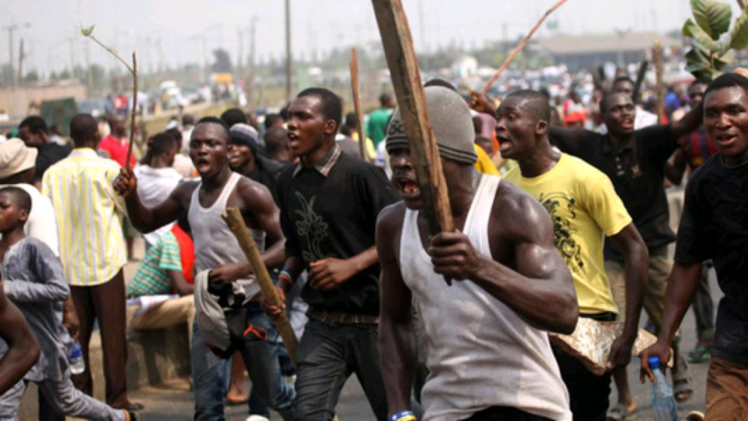 JUST IN: Gunshots Rock Port Harcourt LG Secretariat As Youths Protest | Daily Report Nigeria