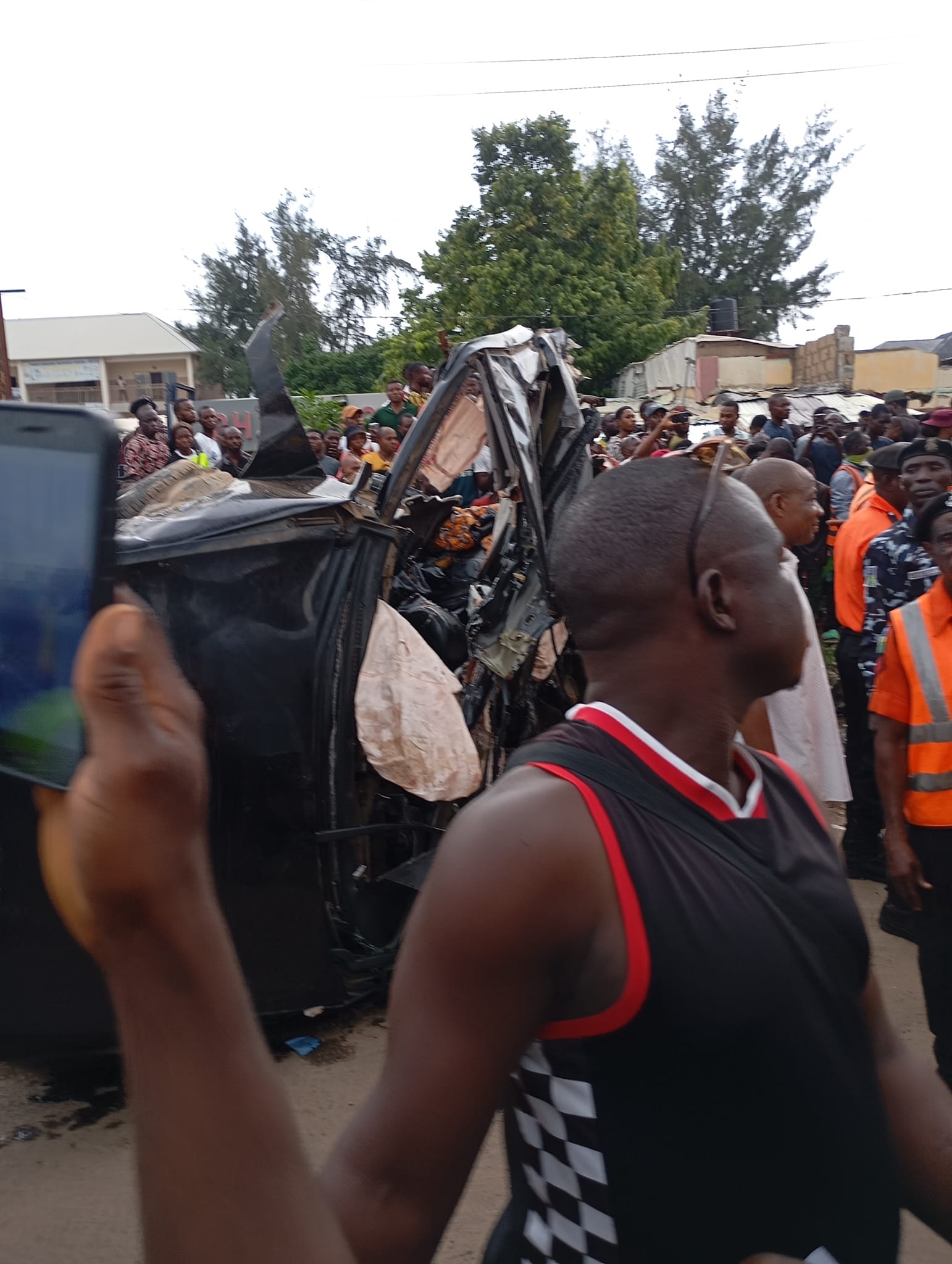 Body Liters Ground As Trailer Rams Into Vehicle In Abuja-Keffi highway | Daily Report Nigeria