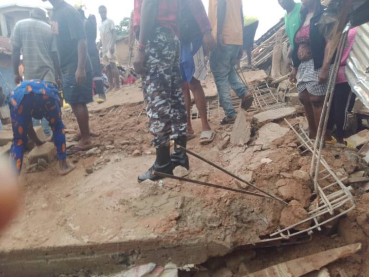 JUST IN: Traders Trapped, Many Feared Dead As Two-Storey Building Collapse In Anambra Market | Daily Report Nigeria
