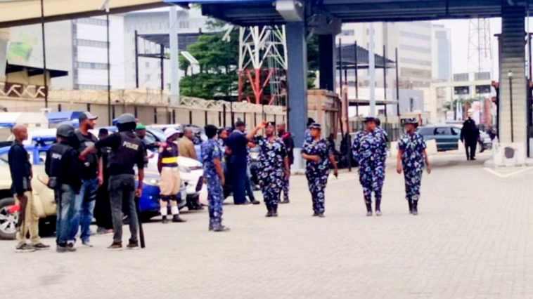 Heavy Security Presence At Lekki Toll Gate As Protesters Gather | Daily Report Nigeria