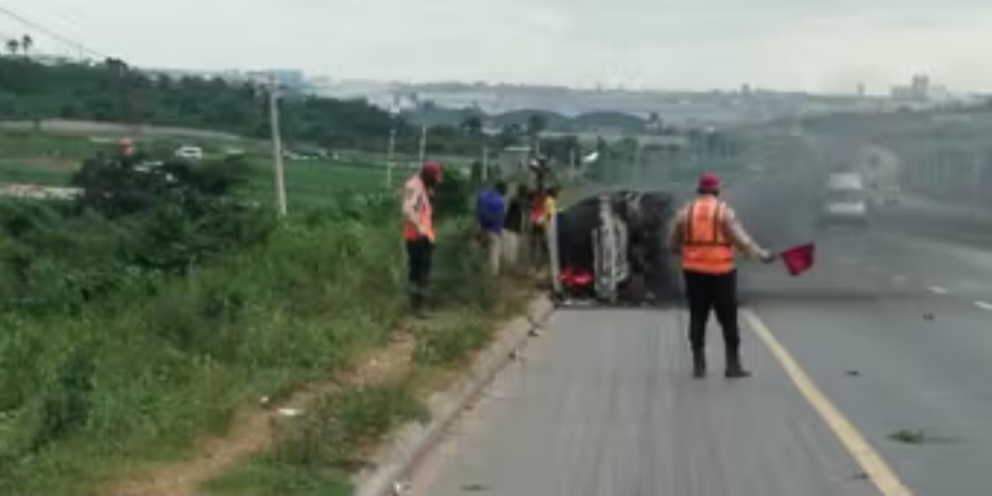 12 Burnt To Death, Others injured on Lagos-Ibadan Expressway Accident | Daily Report Nigeria