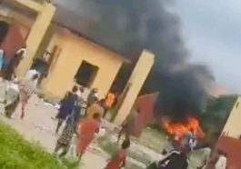 11 Arrested As Hoodlums Burn LG Secretariat, Cars In Niger | Daily Report Nigeria