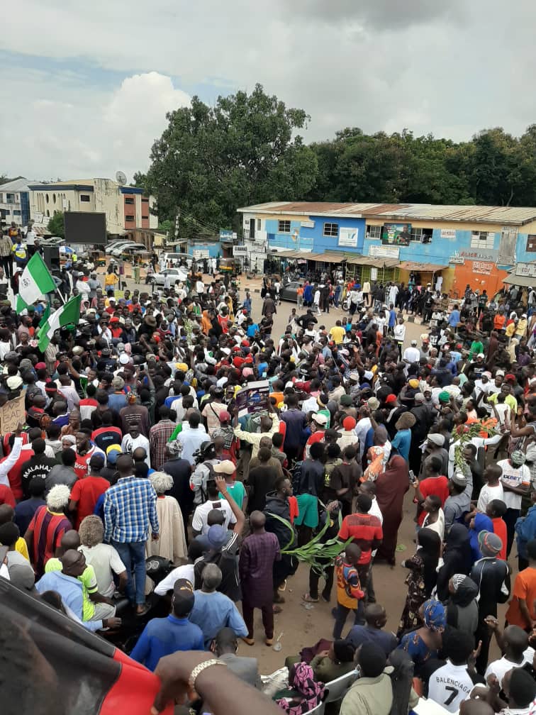 #EndBadGovernance: "Join Us Or Shut Down" - Protesters Warn Business Owners | Daily Report Nigeria