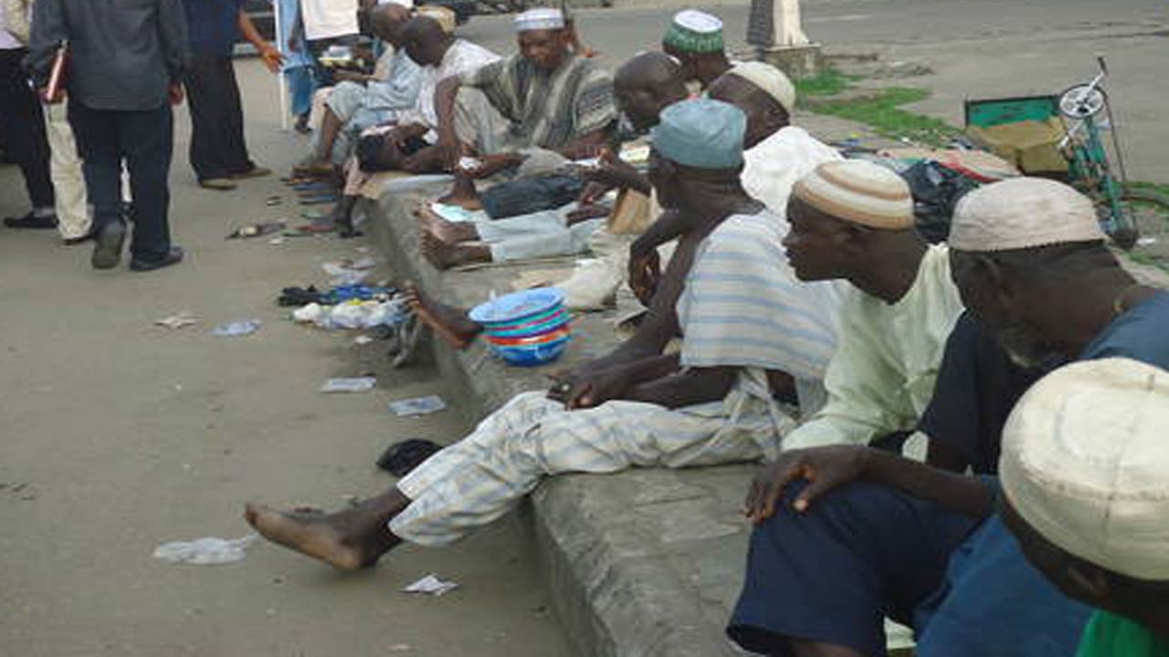 #EndBadGovernance: "We Are Hungry, End Protests" - Kano Street Beggars Cry Out | Daily Report Nigeria