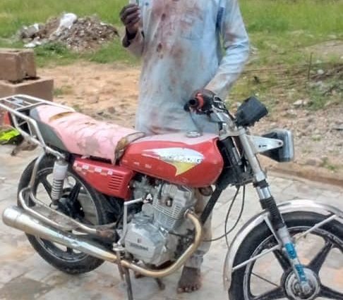 Police Intervene As Mob Almost Beat Motorcycle Thief To Death | Daily Report Nigeria