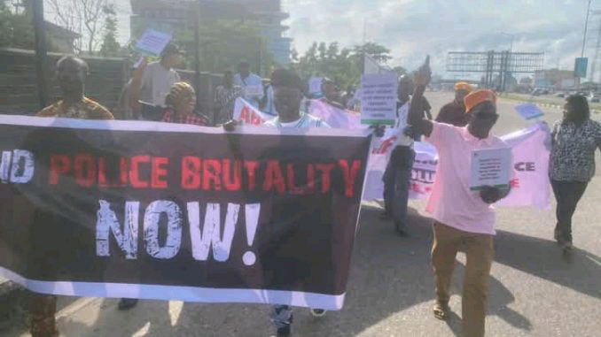 Tension at Lekki Toll Gate as Police Clash with #EndSARS Protesters | Daily Report Nigeria