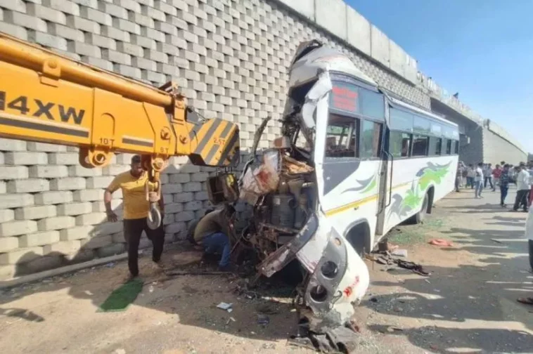 Twelve Dead, Dozens Injured As Bus Gets Sliced In Half | Daily Report Nigeria