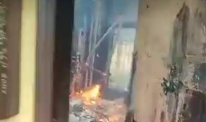 BREAKING: Hoodlums Attack LG Secretariat In Rivers, Set It Ablaze [VIDEO] | Daily Report Nigeria