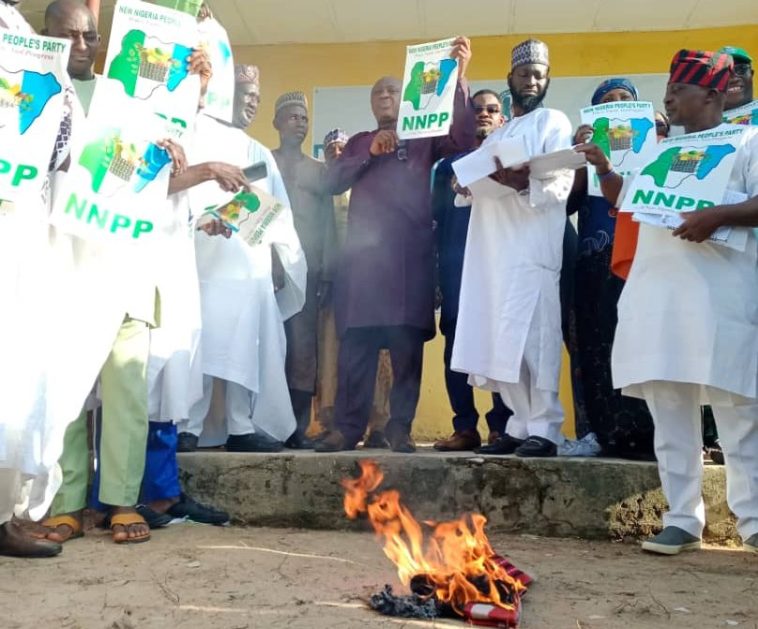 NNPP Faction Erupts: Chieftains Reject Kwankwaso, Burn Red Caps in Protest | Daily Report Nigeria