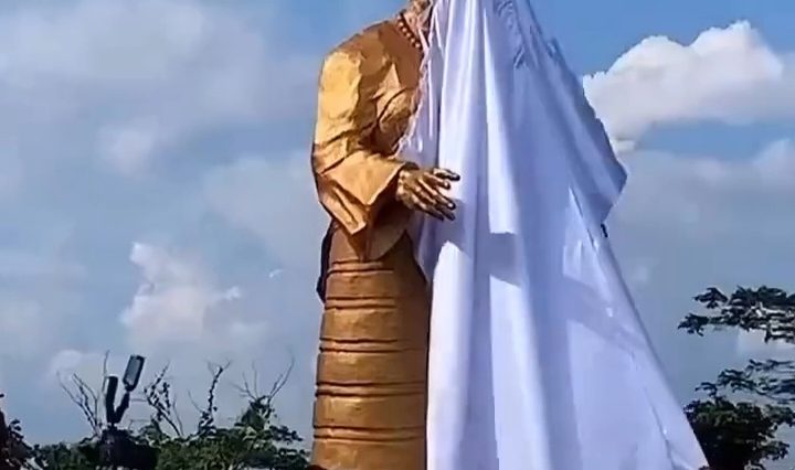 Reactions, As Ooni Of Ife Unveils Golden Statue Of First Lady, Oluremi Tinubu | Daily Report Nigeria