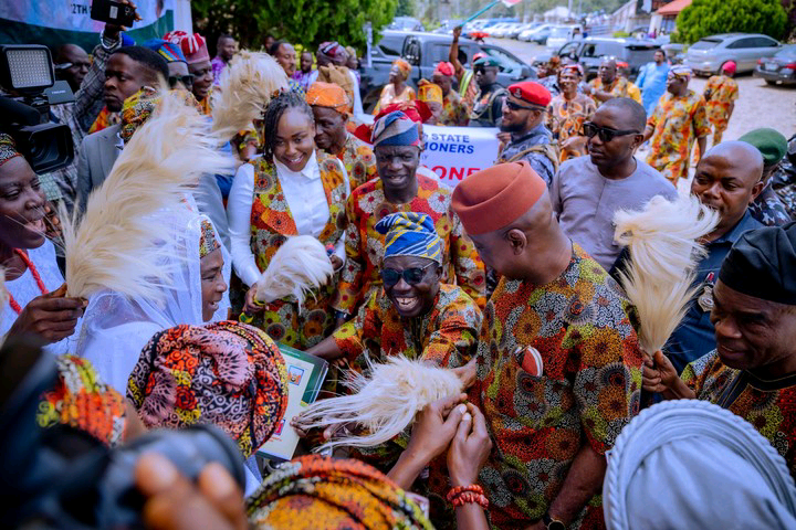 Ekiti Pensioners Get N3.5bn Gratuity Cheques | Daily Report Nigeria