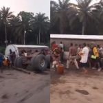 Residents Scoop Fuel From Fallen Tanker In Cross River [VIDEO] | Daily Report Nigeria