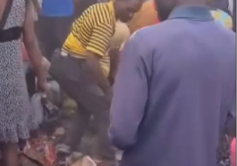 Residents Pack Spaghetti, Noodles, After Trailer Collapsed In Kaduna [VIDEO] | Daily Report Nigeria