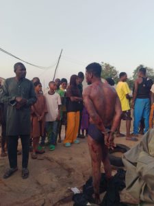 Angry Mob Beat Thief To Pulp In Kogi [PHOTOS] | Daily Report Nigeria