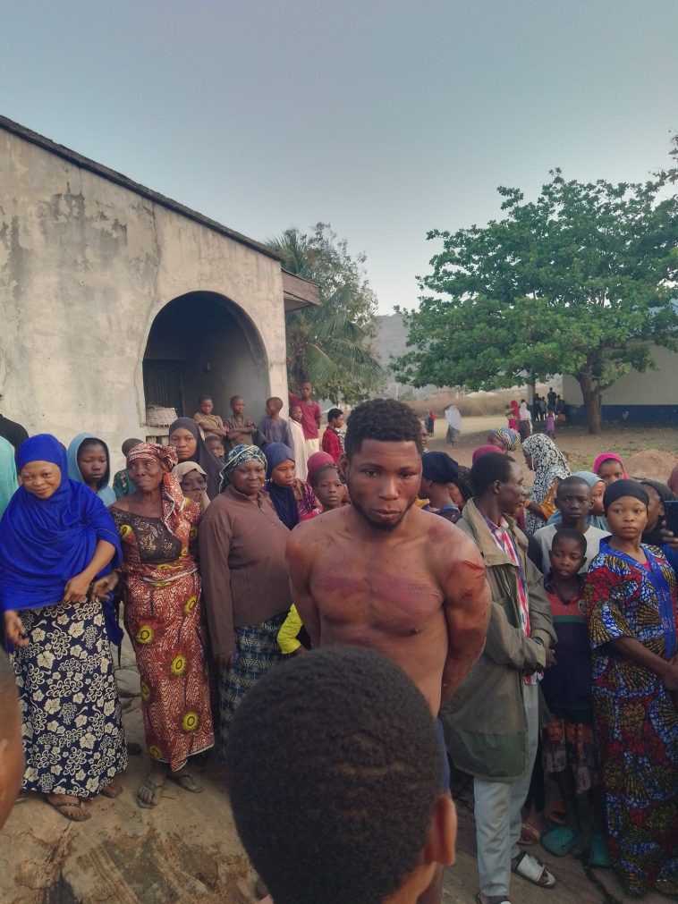 Angry Mob Beat Thief To Pulp In Kogi [PHOTOS] | Daily Report Nigeria