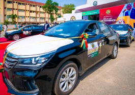 Sanwo-Olu Presents Cars To Outstanding Lagos Civil Servants | Daily Report Nigeria