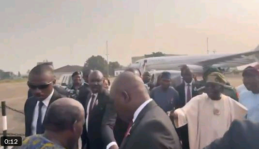 See Moment Veteran Nigerian Actor, Papa Ajasco Met President Tinubu At Lagos Airport (Video) | Daily Report Nigeria