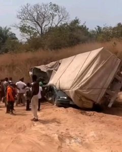 10 Feared Dead, As Truck Falls On Bus In Abia | Daily Report Nigeria