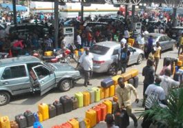 Man Slumps, Dies In Front Of Fuel Station In Ogun | Daily Report Nigeria