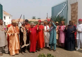 Drama as Traditional Leaders In Umuahia Invoke Bees, Death, Rain Curses On Kidnappers | Daily Report Nigeria