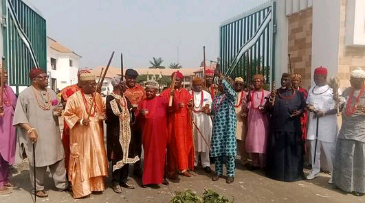 Drama as Traditional Leaders In Umuahia Invoke Bees, Death, Rain Curses On Kidnappers | Daily Report Nigeria