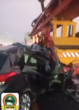 FLASH: SUV Rams Into Crane In Lagos [VIDEO]