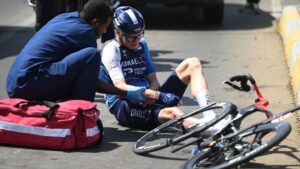 Cycling Champion Froome Hospitalised After Toulon Training Crash

