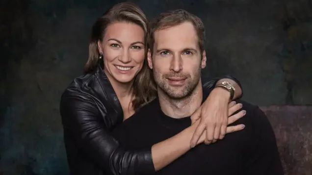 Peter Cech and wife 636x357 1